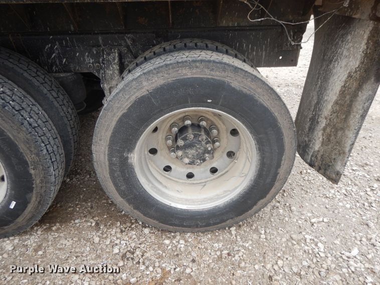 image for item IL9255 2000 Peterbilt 379  dump truck