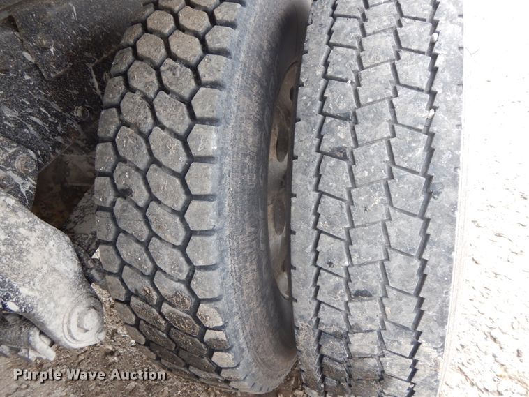 image for item IL9255 2000 Peterbilt 379  dump truck