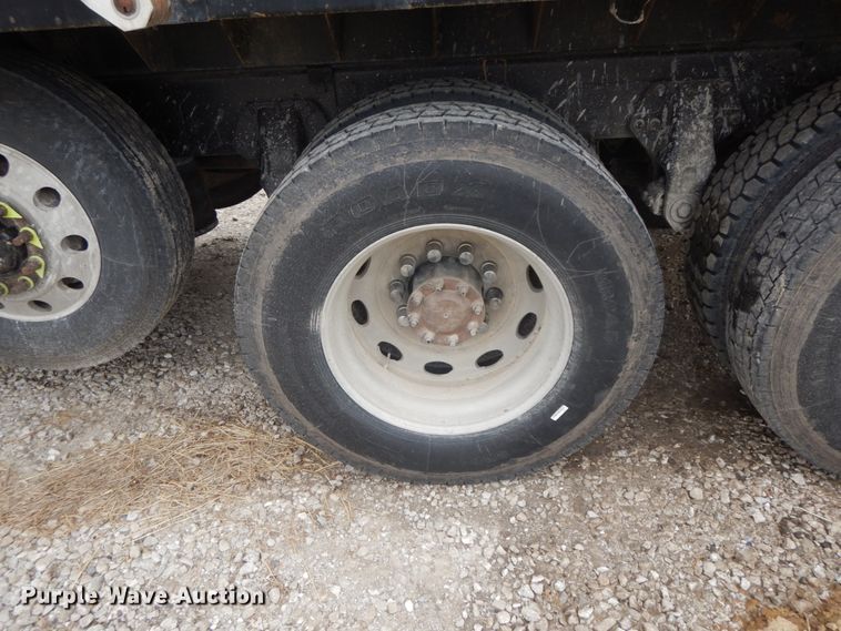 image for item IL9255 2000 Peterbilt 379  dump truck