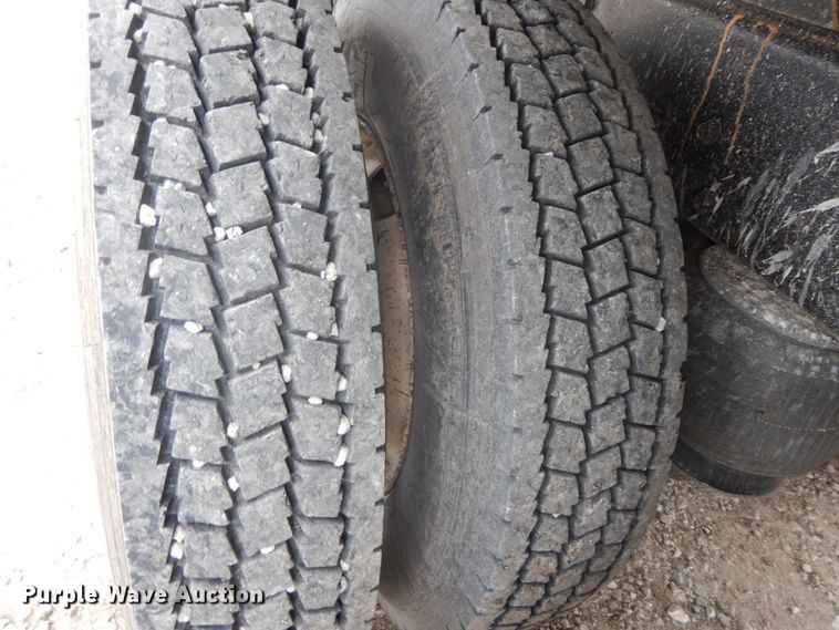 image for item IL9255 2000 Peterbilt 379  dump truck