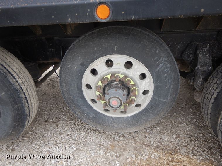 image for item IL9255 2000 Peterbilt 379  dump truck