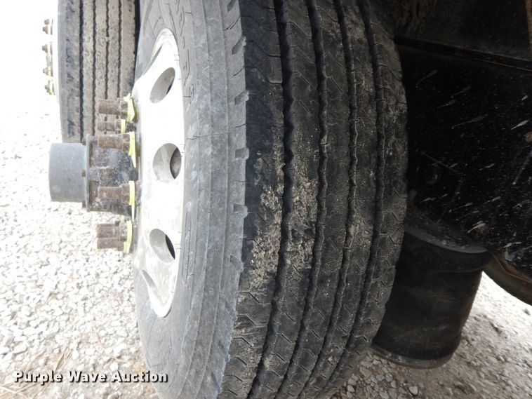 image for item IL9255 2000 Peterbilt 379  dump truck