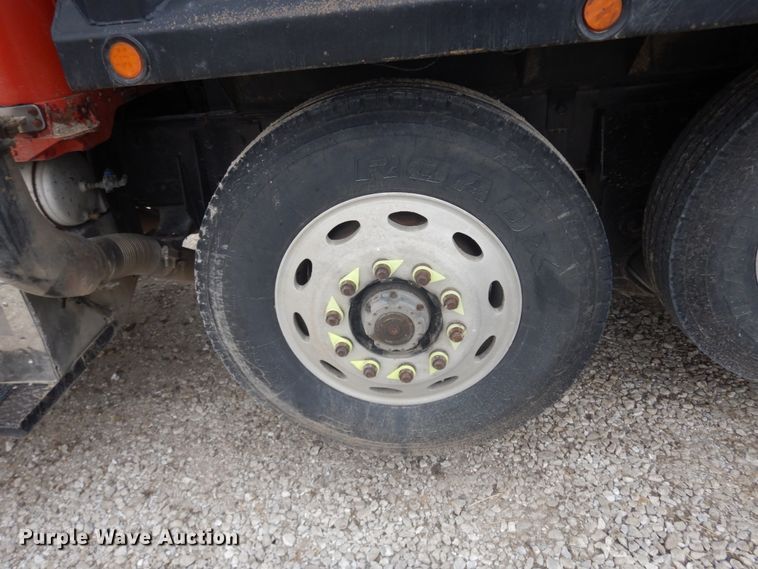 image for item IL9255 2000 Peterbilt 379  dump truck