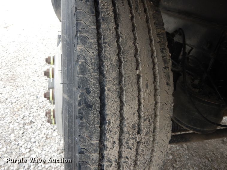 image for item IL9255 2000 Peterbilt 379  dump truck