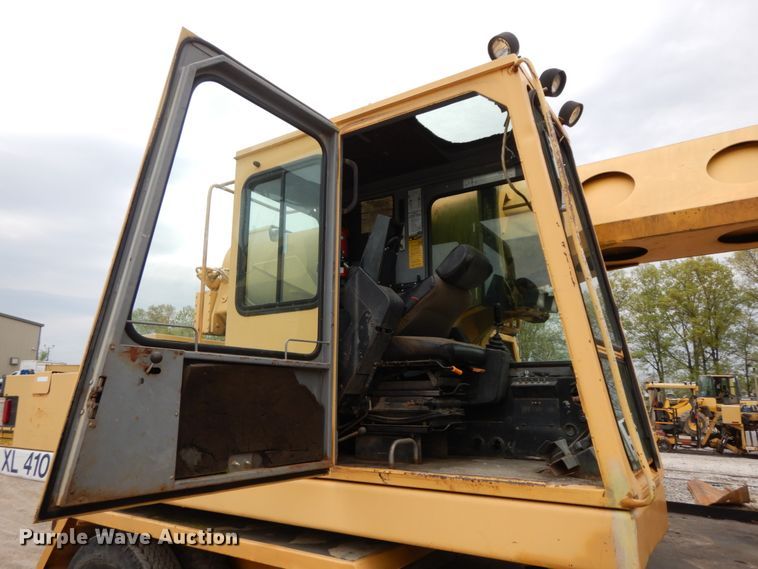 image for item IL9292 1996 Gradall XL4100  wheeled excavator
