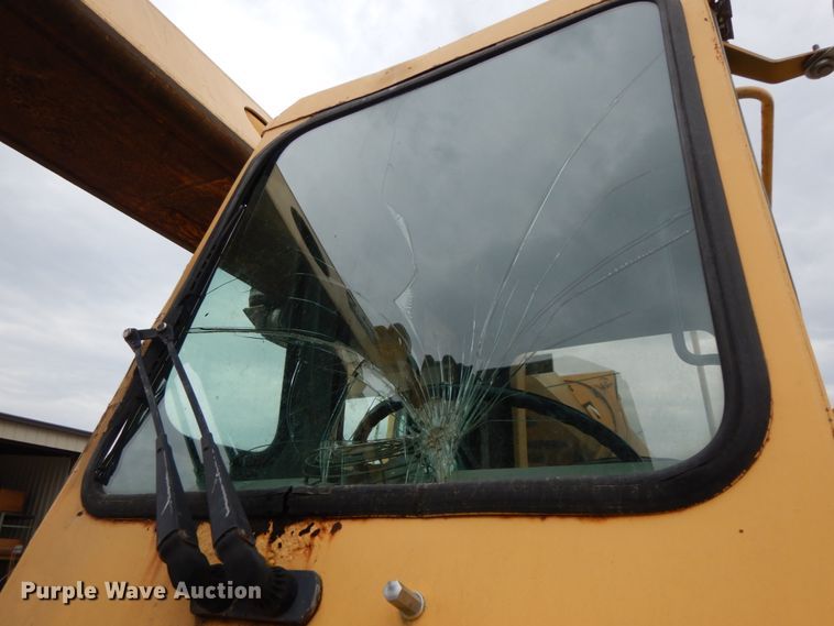 image for item IL9292 1996 Gradall XL4100  wheeled excavator