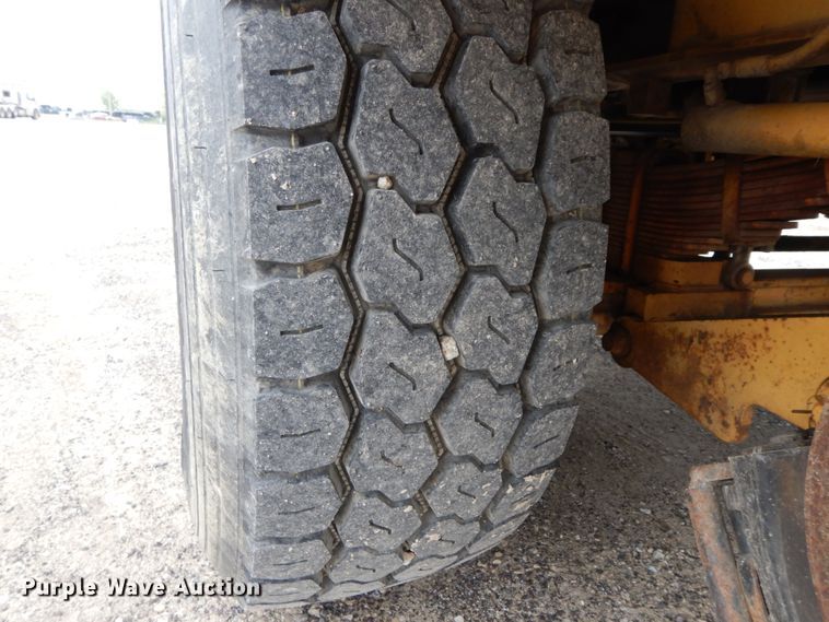 image for item IL9292 1996 Gradall XL4100  wheeled excavator