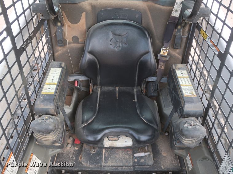 image for item IO9021 2016 Bobcat T870  tracked skid steer loader