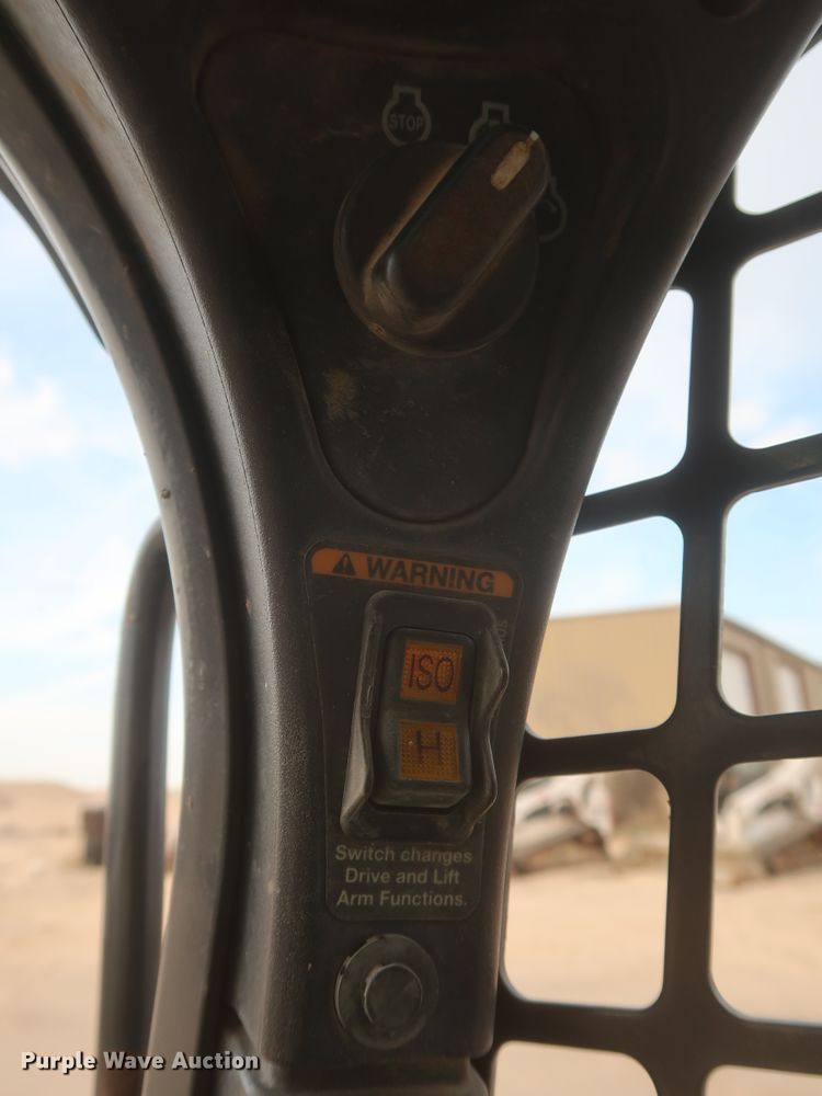 image for item IO9021 2016 Bobcat T870  tracked skid steer loader