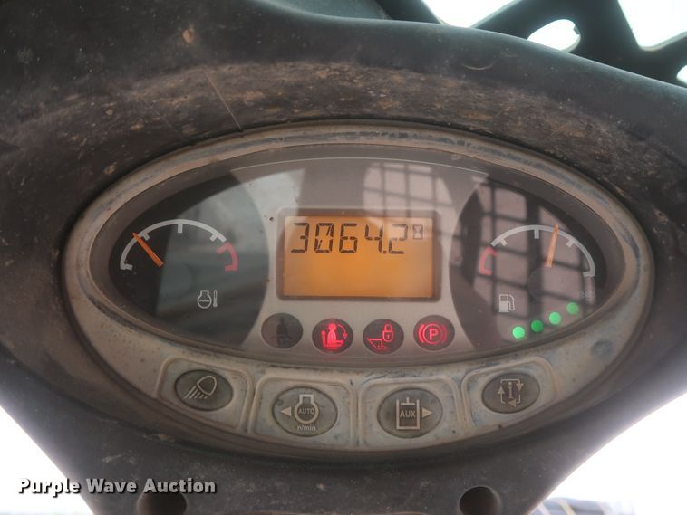 image for item IO9021 2016 Bobcat T870  tracked skid steer loader