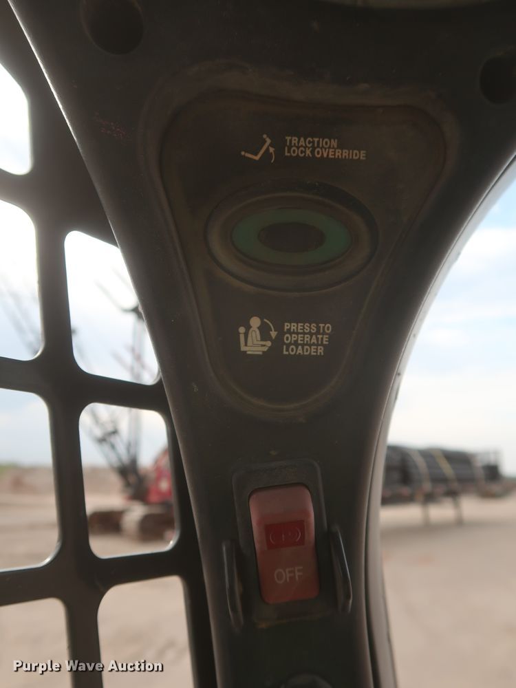 image for item IO9021 2016 Bobcat T870  tracked skid steer loader