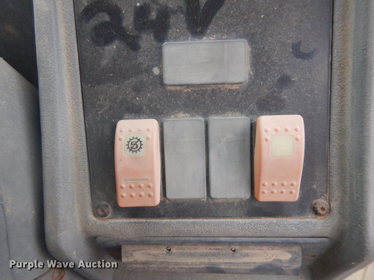 image for item IP9161 1999 Caterpillar 426C  backhoe