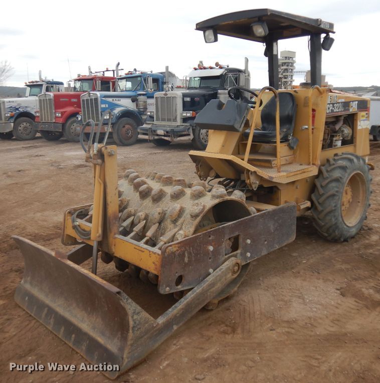 image for item IP9163 1996 Caterpillar CP-323C  single drum vibratory roller