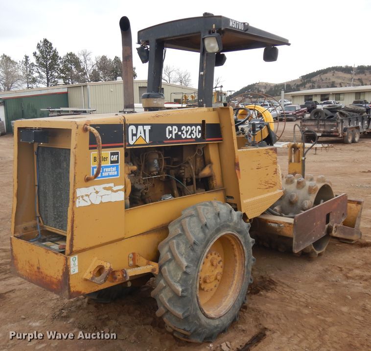 image for item IP9163 1996 Caterpillar CP-323C  single drum vibratory roller