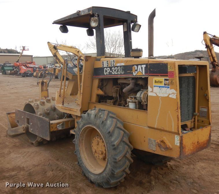 image for item IP9163 1996 Caterpillar CP-323C  single drum vibratory roller