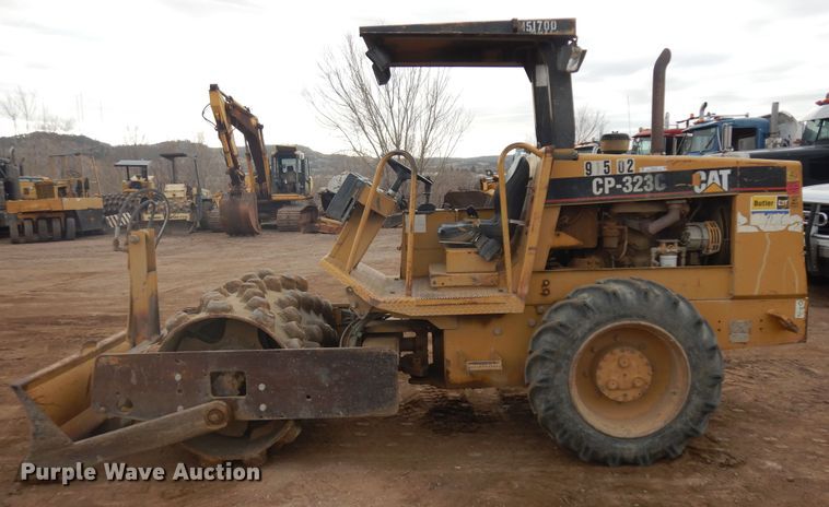 image for item IP9163 1996 Caterpillar CP-323C  single drum vibratory roller