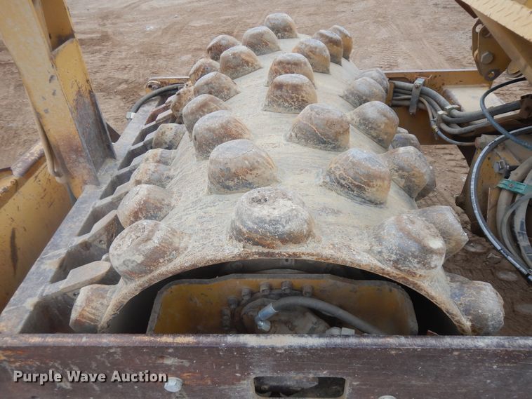 image for item IP9163 1996 Caterpillar CP-323C  single drum vibratory roller