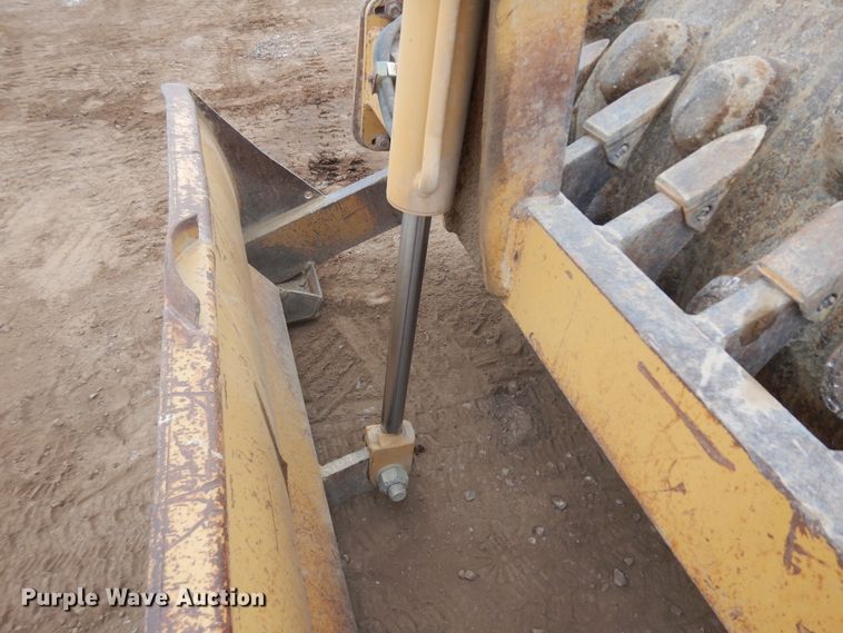 image for item IP9163 1996 Caterpillar CP-323C  single drum vibratory roller