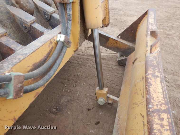 image for item IP9163 1996 Caterpillar CP-323C  single drum vibratory roller