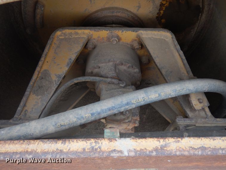 image for item IP9163 1996 Caterpillar CP-323C  single drum vibratory roller