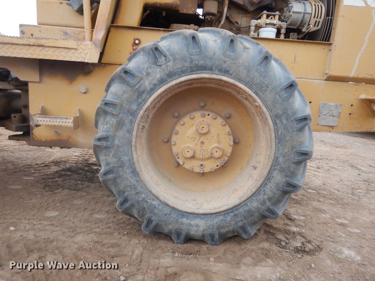 image for item IP9163 1996 Caterpillar CP-323C  single drum vibratory roller