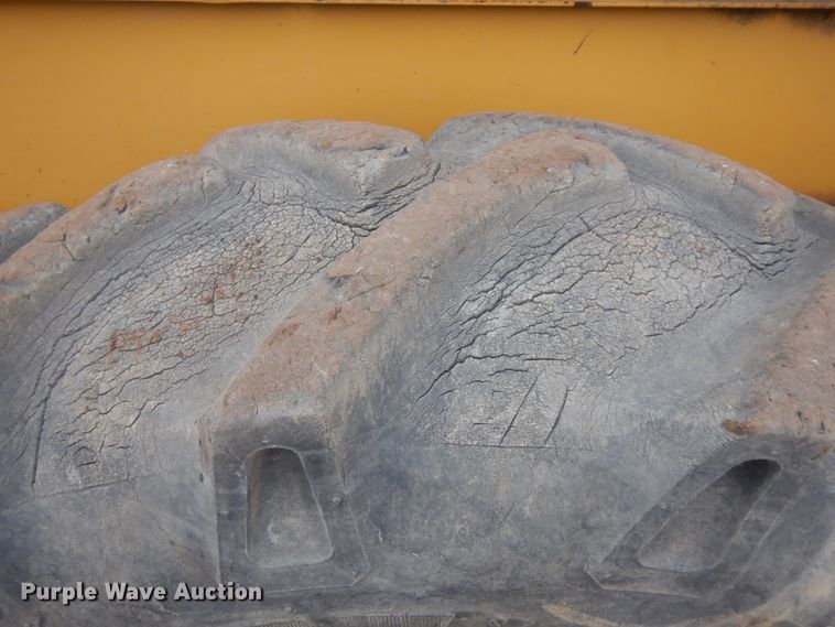 image for item IP9163 1996 Caterpillar CP-323C  single drum vibratory roller