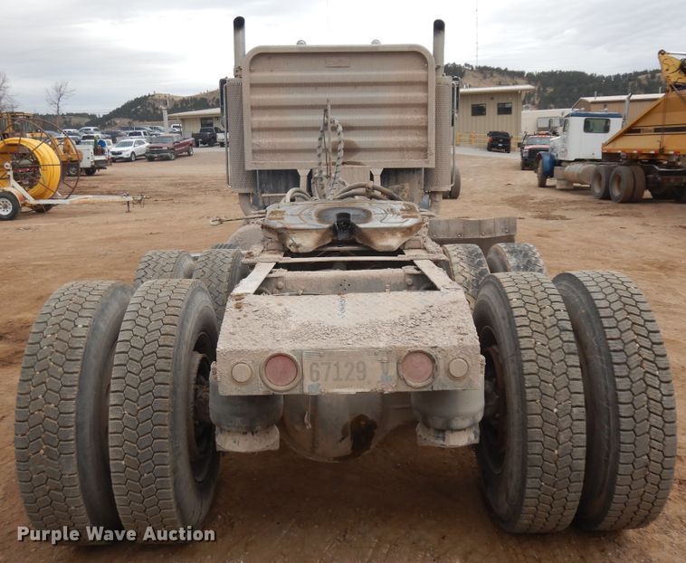 image for item IP9165 1991 Peterbilt 379  semi truck