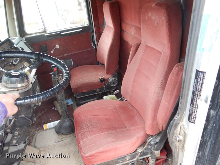 image for item IP9165 1991 Peterbilt 379  semi truck