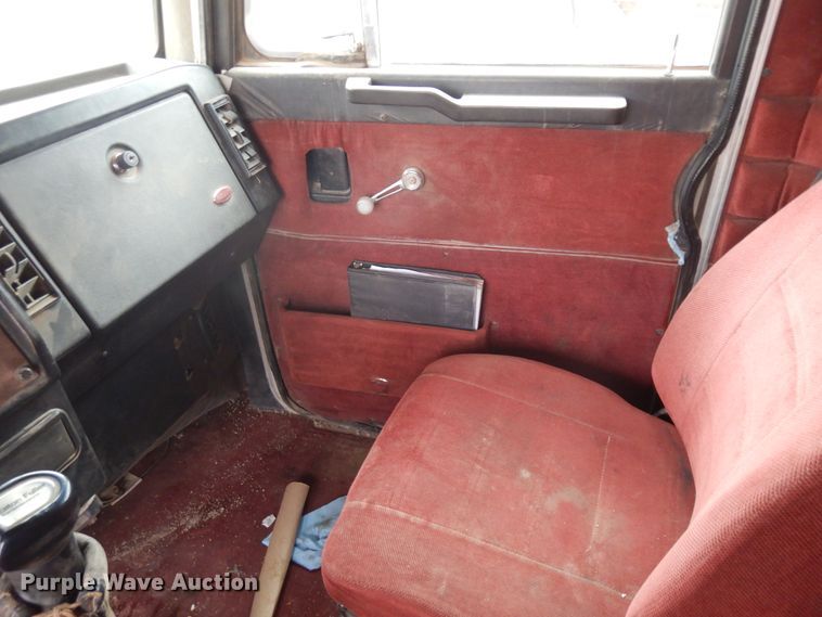 image for item IP9165 1991 Peterbilt 379  semi truck