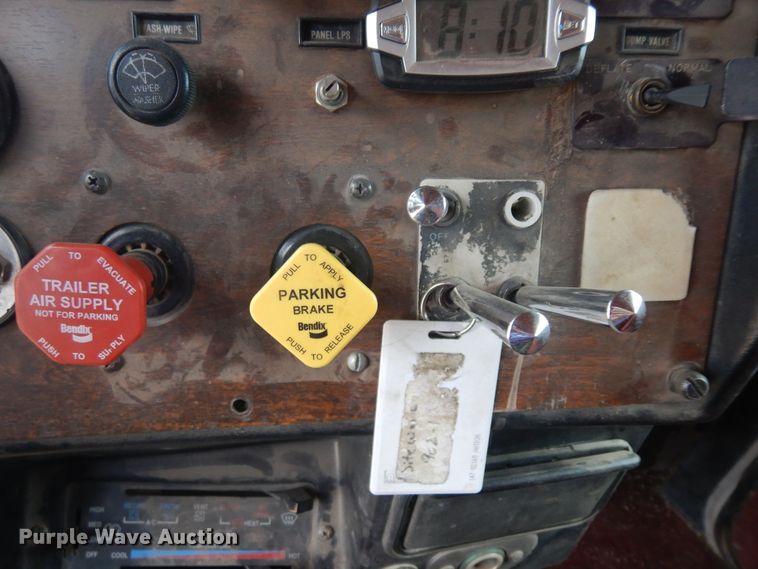 image for item IP9165 1991 Peterbilt 379  semi truck