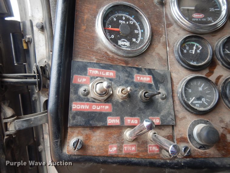 image for item IP9165 1991 Peterbilt 379  semi truck