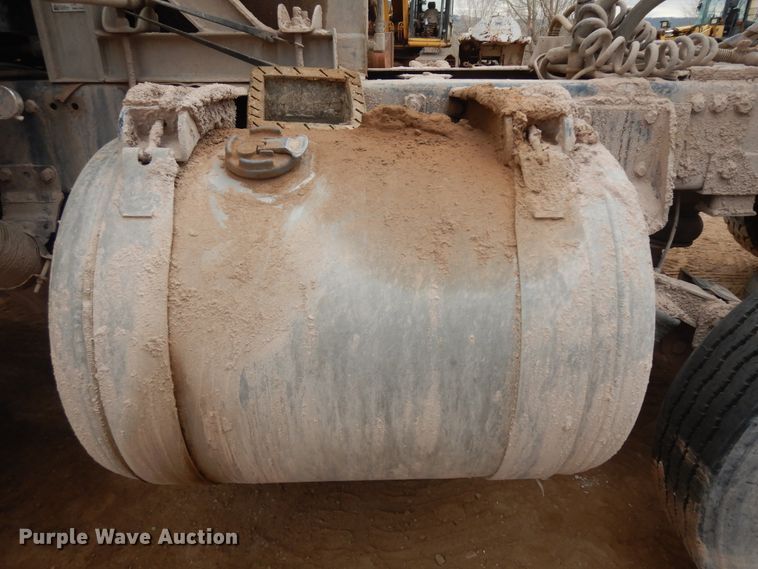 image for item IP9165 1991 Peterbilt 379  semi truck