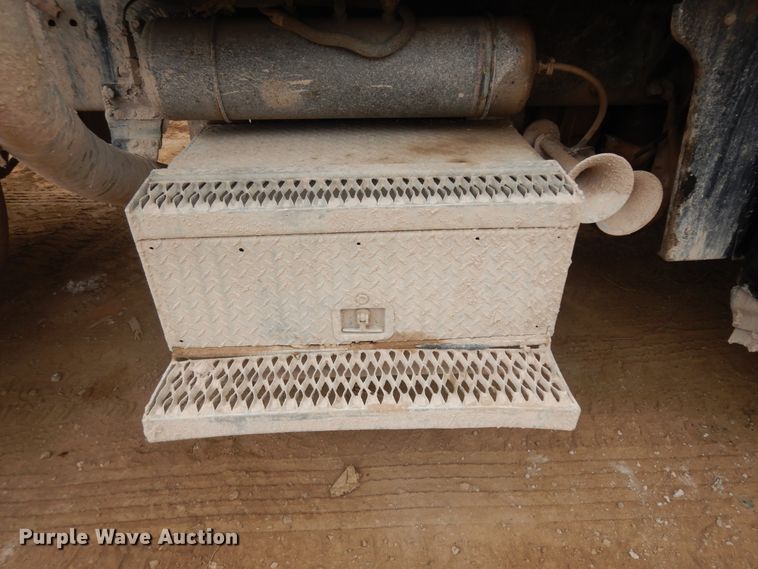 image for item IP9165 1991 Peterbilt 379  semi truck