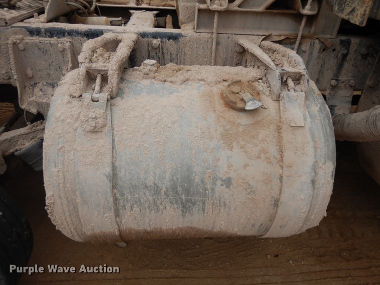 image for item IP9165 1991 Peterbilt 379  semi truck