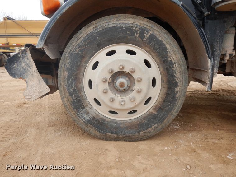 image for item IP9165 1991 Peterbilt 379  semi truck