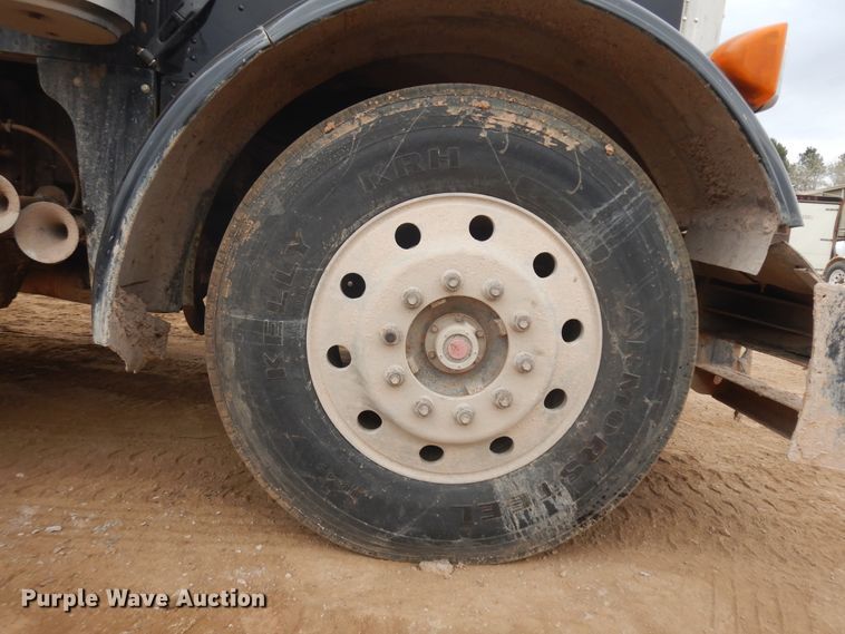 image for item IP9165 1991 Peterbilt 379  semi truck