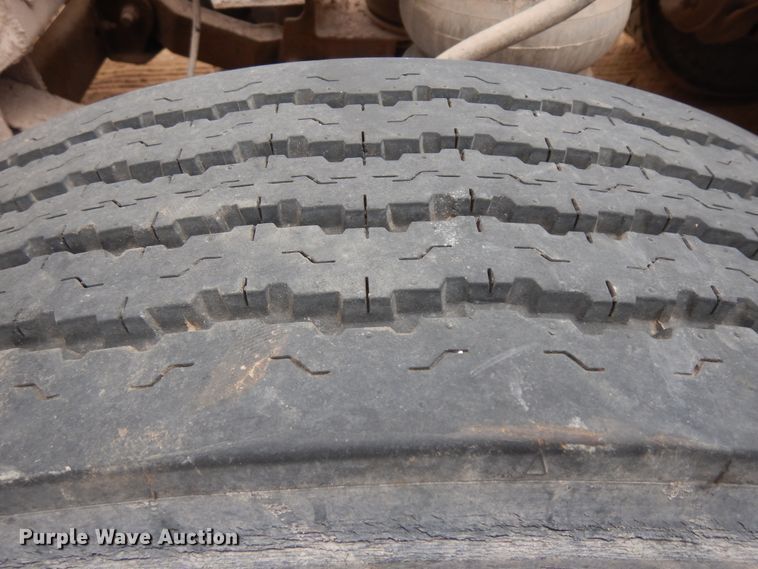 image for item IP9165 1991 Peterbilt 379  semi truck