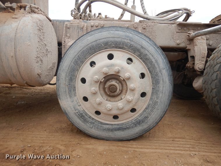 image for item IP9165 1991 Peterbilt 379  semi truck