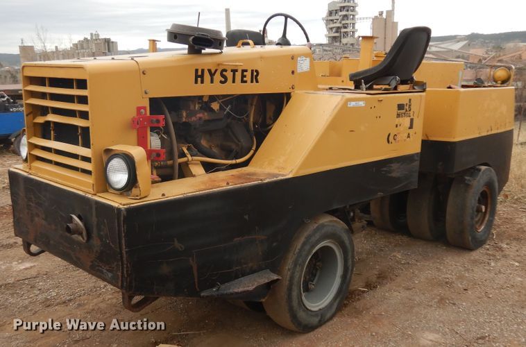 image for item IP9170 Hyster C530A  pneumatic roller