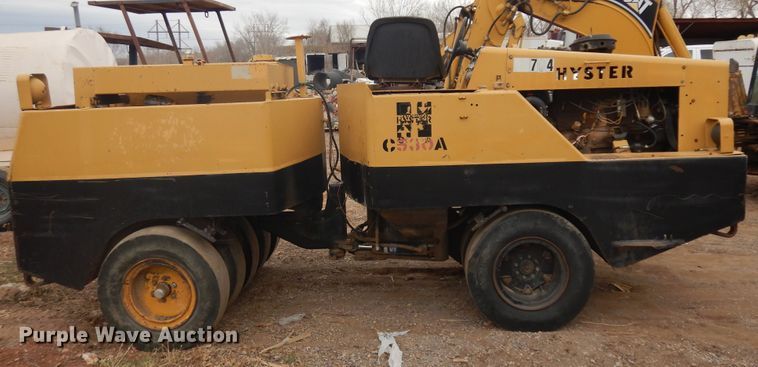 image for item IP9170 Hyster C530A  pneumatic roller