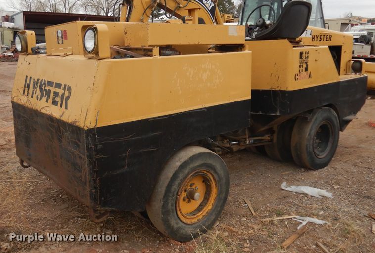 image for item IP9170 Hyster C530A  pneumatic roller