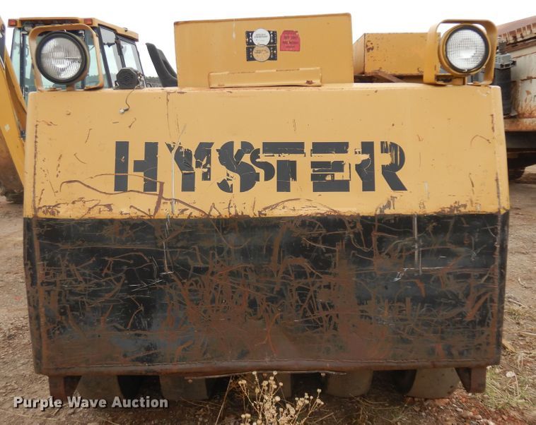 image for item IP9170 Hyster C530A  pneumatic roller