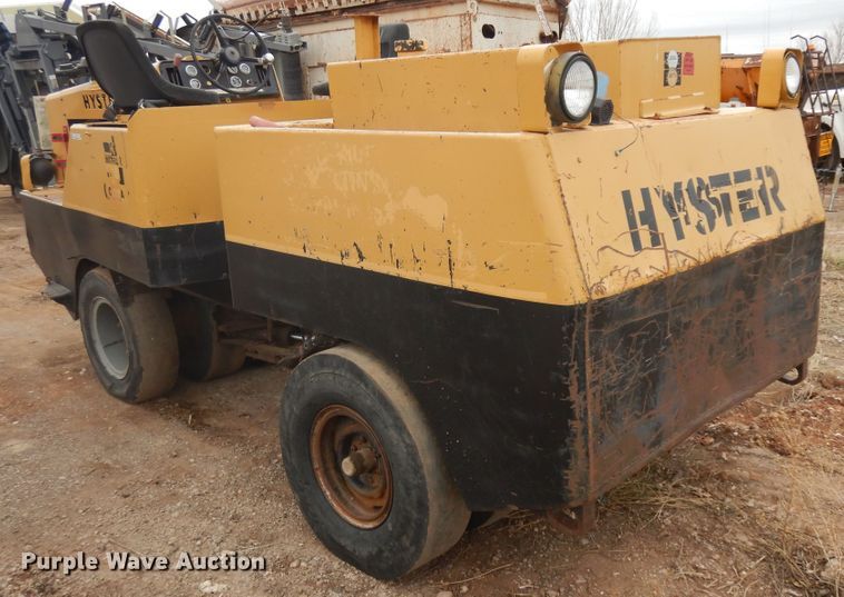 image for item IP9170 Hyster C530A  pneumatic roller