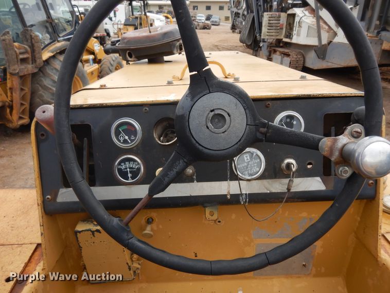 image for item IP9170 Hyster C530A  pneumatic roller