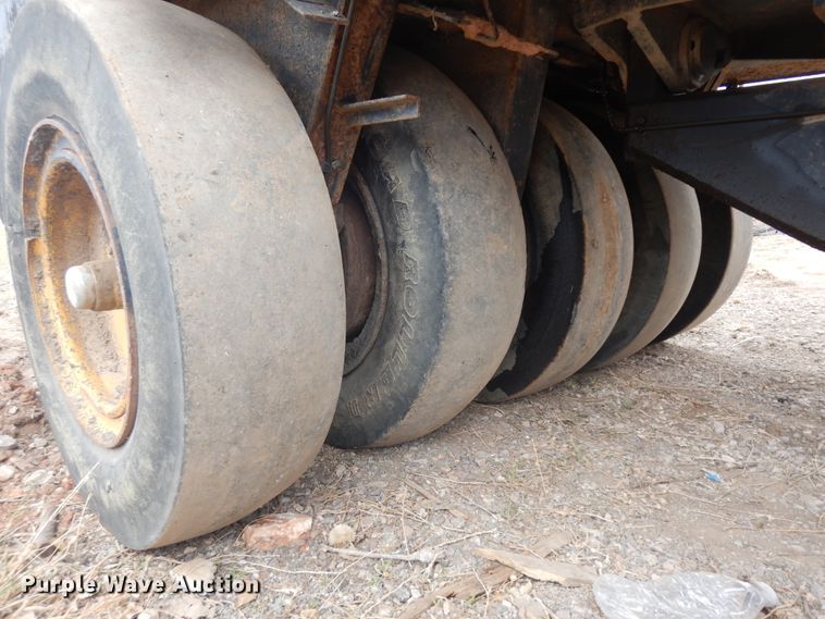 image for item IP9170 Hyster C530A  pneumatic roller