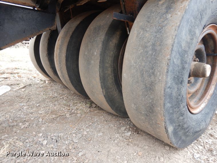 image for item IP9170 Hyster C530A  pneumatic roller