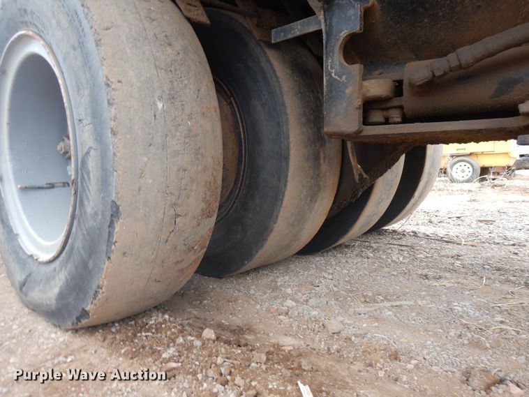 image for item IP9170 Hyster C530A  pneumatic roller