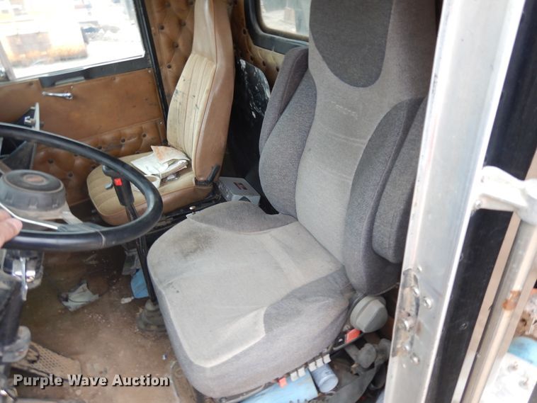 image for item IP9171 1987 Kenworth T600  dump truck