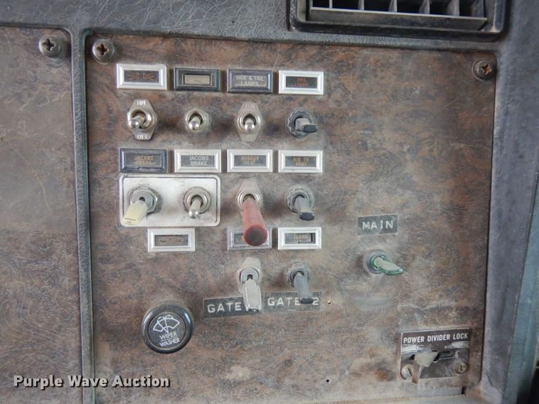 image for item IP9171 1987 Kenworth T600  dump truck