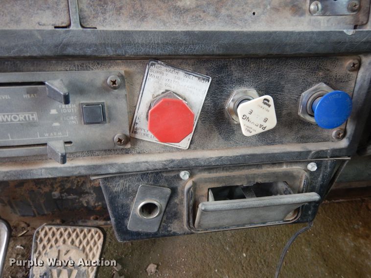 image for item IP9171 1987 Kenworth T600  dump truck